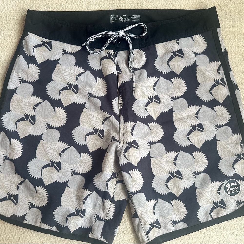 Onia Men's Black and Gray Floral Board Shorts